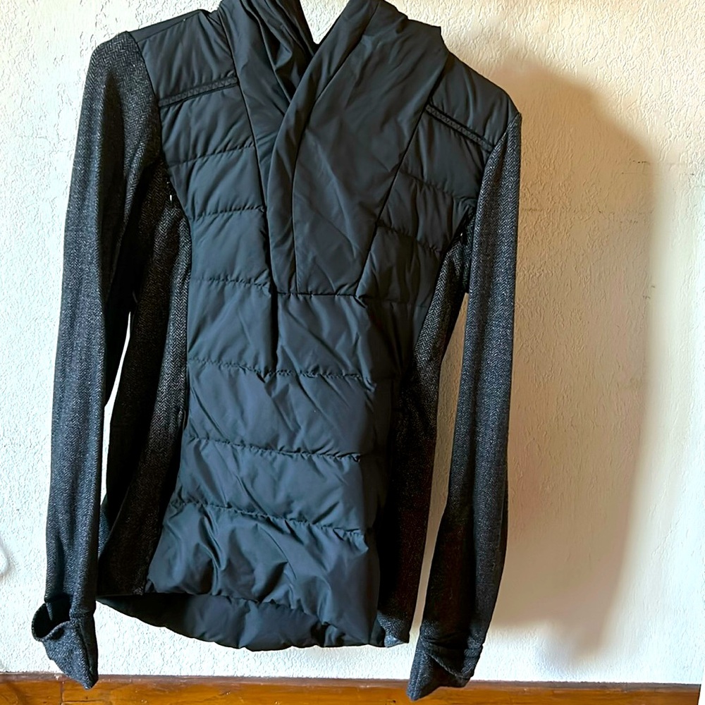 Lululemon size 6 cold weather pullover